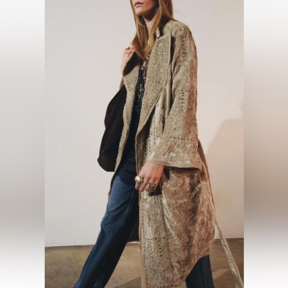 Zara Beige Velvet Embroidered Kimono Jacket